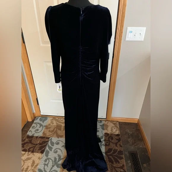 New R&M Richards blue long velvet V neck ruched poly/spandex dress. Size 14 - Picture 6 of 16